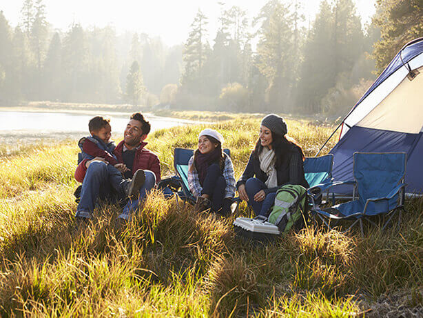 Une famille en camping 
